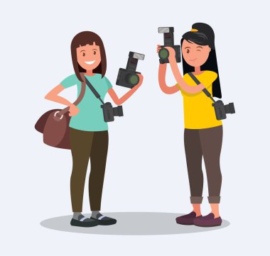 Beyaz arka plan üzerinde kameralar ile iki kadın fotoğrafçı.