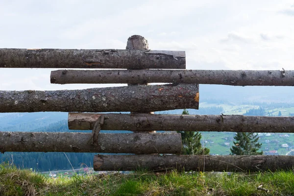 Landelijke hek. Log Fence. — Stockfoto