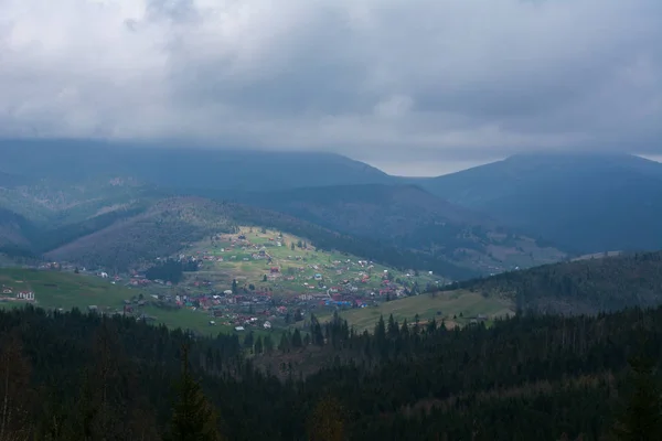 Góry Karpackie panoramiczny widok — Zdjęcie stockowe