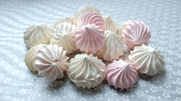 Бизе Белый Розовый Сладость Dessert Light Фон — стоковое фото