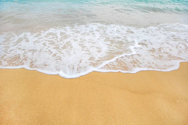 Morbida Onda Oceano Blu Sulla Spiaggia Sabbiosa Contesto — Foto Stock