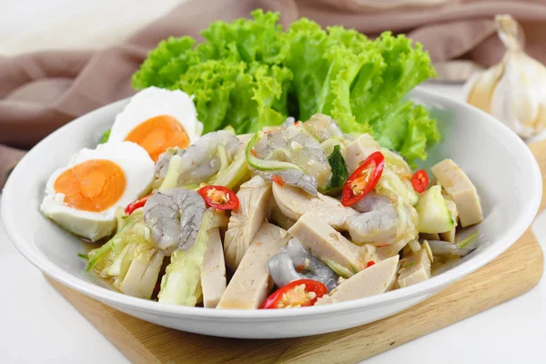 Salad Mentimun Pedas Dengan Udang Dan Daging Babi Gaya Vietnamese Stok Foto Bebas Royalti