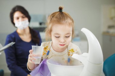Çocuk durular ağız ve tükürük özel lavabo