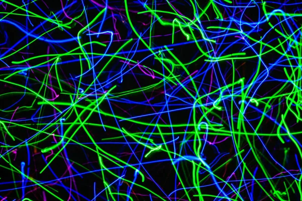 Arka plan renkli düzensizce eğik çizgiler ve şeritler.