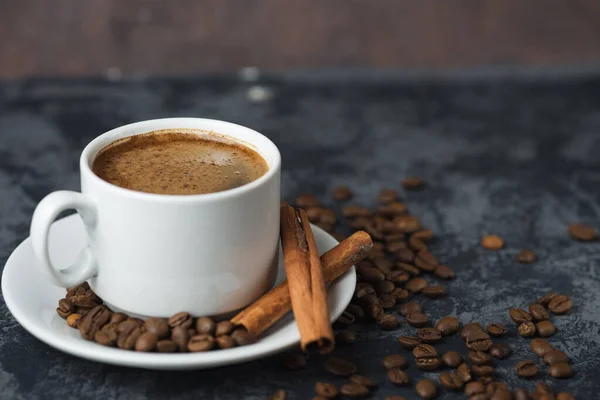 Witte Kop Espresso Koffie Met Kaneel Kopieerruimte Betonnen Tafel — Stockfoto