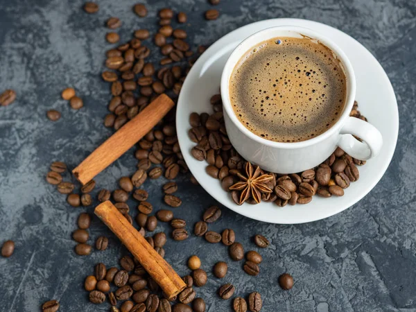 Witte Kop Espresso Koffie Met Kaneel Kopieerruimte Betonnen Tafel — Stockfoto