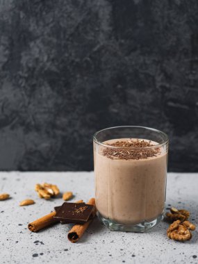 Çikolatalı kahve, fındıklı milkshake.