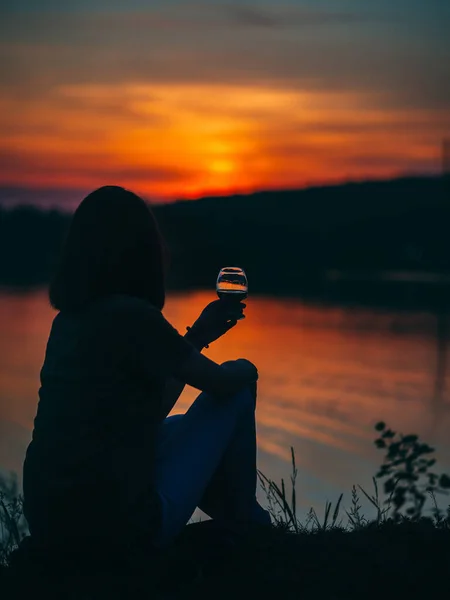 Silhouette Young Woman Glass Wine Her Hand Beach Sunset — Stock Photo, Image