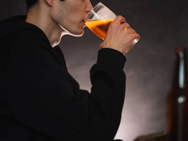 Alkoholabhängigkeit Alkoholismus Bei Männern — Stockfoto