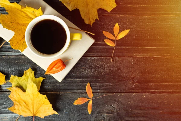 Yellow Coffee Mug Autumn Leaves Dark Wooden Table Copy Space — Stock Photo, Image