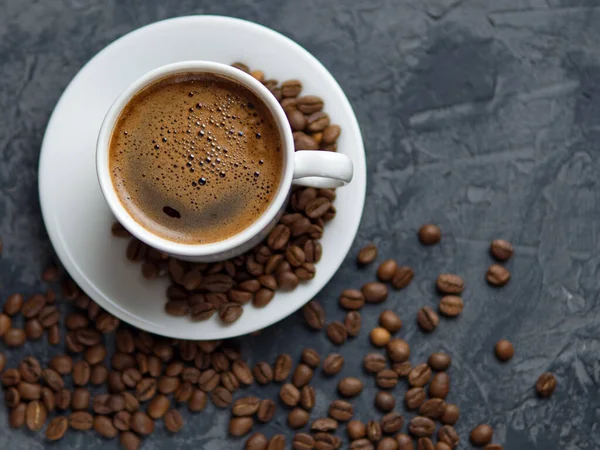 Witte Koffiebeker Met Kaneel Bovenaanzicht — Stockfoto
