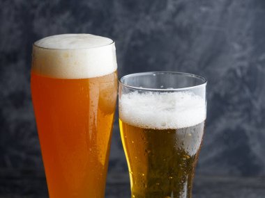 Masada iki bira var. Filtresiz bira ve bira.