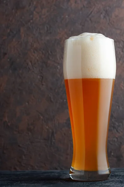 Склянка Нефільтрованого Пшеничного Пива Коричневому Бетонному Фоні — стокове фото