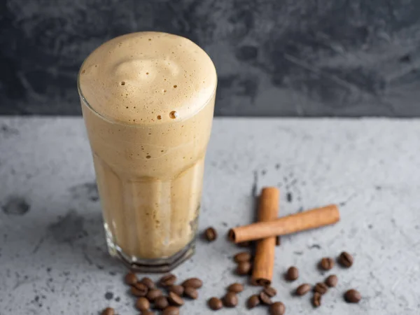 Geschlagener Instant Kaffee Süß Und Köstliches Dessert Glas Kopierraum — Stockfoto