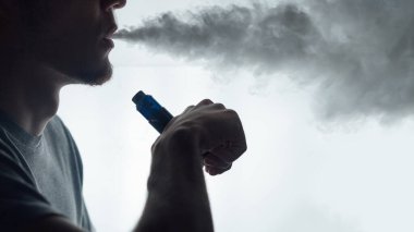 Erkek engerek büyük bulut kopyalama alanı açar