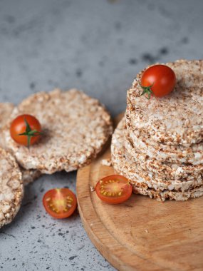 Masada domatesli pirinç kekleri.