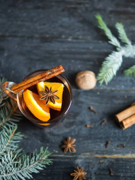 Bebida Quente Inverno Vinho Quente Uma Mesa Madeira Escura Com — Fotografia de Stock