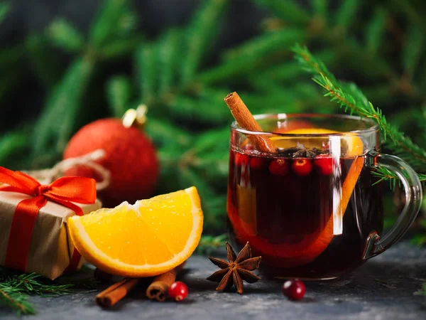 Caneca Com Bebida Quente Natal Tradicional Vinho Quente Com Cranberries — Fotografia de Stock