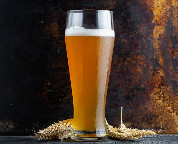 Traditional Glass Unfiltered Wheat Beer Rusty Dark Background — Stock Photo, Image