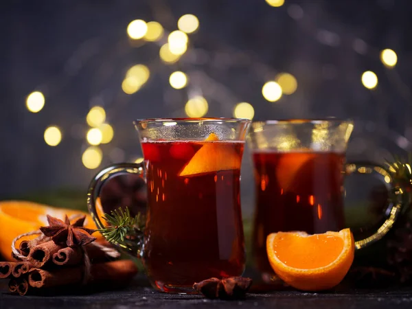 Dois Copos Tradicional Natal Inverno Bebida Quente Vinho Quente Vinho — Fotografia de Stock