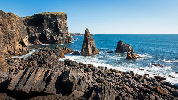 Valahnkaml kayalık plajı, Reykjanes yarımadası, İzlanda, çeşitli manzaralar Ağustos 2025