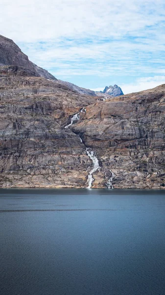 Mavi Gökler, Buzullar, Prins Dağları ve Buzdağları Christian Sund, Güney Grönland, Ağustos 2025