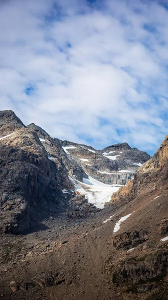 Mavi Gökler, Buzullar, Prins Dağları ve Buzdağları Christian Sund, Güney Grönland, Ağustos 2025