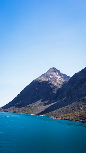 Mavi Gökler, Buzullar, Prins Dağları ve Buzdağları Christian Sund, Güney Grönland, Ağustos 2025
