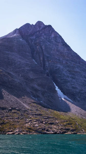 Mavi Gökler, Buzullar, Prins Dağları ve Buzdağları Christian Sund, Güney Grönland, Ağustos 2025