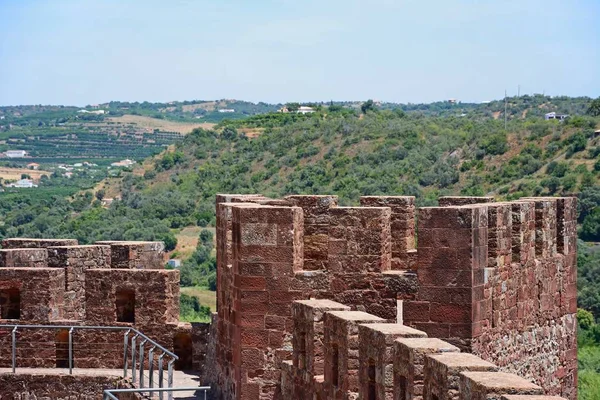 Almenas Medievales Una Las Torres Dentro Del Castillo Con Vistas —  Fotos de Stock