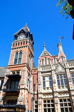 Görünüm Victorian Belediye Binası ile Kral Edward yer, Burton upon Trent, Staffordshire, İngiltere, Batı Avrupa, dekoratif Saat Kulesi.