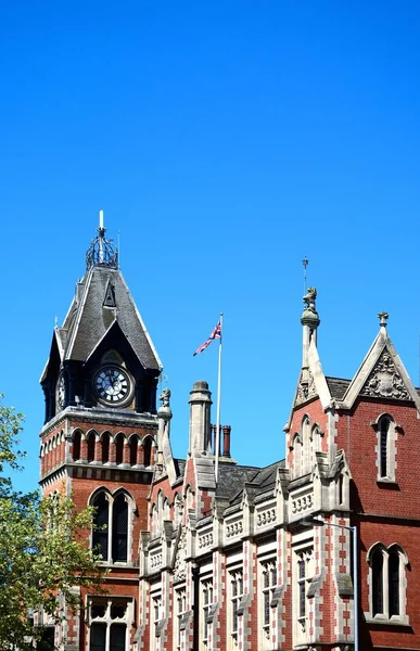 ビュー キング エドワード場所 ティム バートン トレント スタッフォードシャー イギリス 西ヨーロッパにその装飾的な時計塔とビクトリア朝市庁舎 — ストック写真