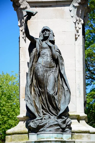 Памятник Мир Победа Базе Военного Мемориала Личфилд Стрит Гарденс Бертон — стоковое фото