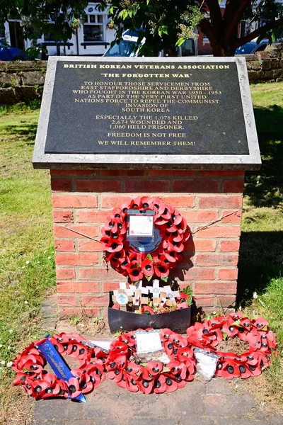 伯顿后 2018年4月14日 英国韩国退伍军人协会战争纪念馆在利奇菲尔德街花园 伯顿后 特伦斯 2018年4月14日 — 图库照片