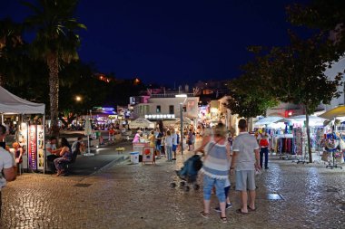 Albufeira, Portekiz - 12 Haziran 2017 - görünüm Largo Duarte Pachero Meydanı ayarı, Albufeira, Portekiz, Avrupa, 12 Haziran 2017 zevk turist ile eski şehir.