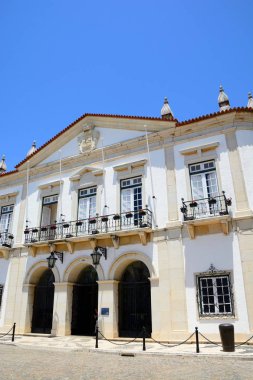 Faro, Portekiz - 12 Haziran 2017 - ön görünüm Praça Largo de Se şehir merkezi, Faro, Algarve, Portekiz, Avrupa, 12 Haziran 2017 yılında Belediye Binası.