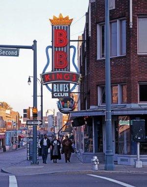 MEMPHIS, USA - NOVEMBER 21, 1995 - People walking past BB Kings Blues Club along Beale Street, Memphis, Tennessee, United States of America, November 21, 1995. clipart