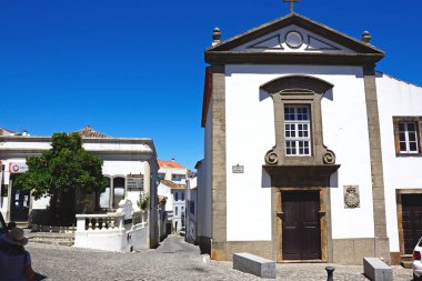 Monchique, Portekiz - 7 Haziran 2017 - görünüm merhamet kilisenin kentindeki Monchique, Algarve, Portekiz, Avrupa'da 7 Haziran 2017.