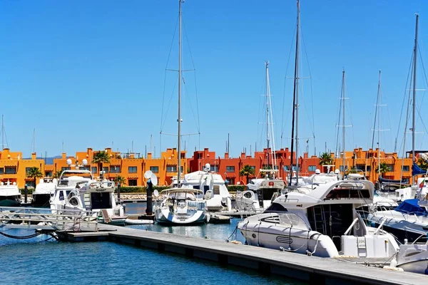 Portimao Portugal Junho 2017 Iates Luxo Lanchas Ancoradas Marina Com — Fotografia de Stock