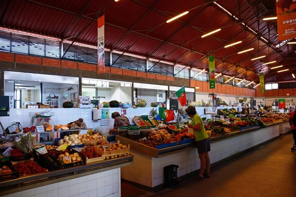 Olhau Portugal June 2017 Shoppers Looking Fresh Produce Sale Indoor — Stock Photo, Image