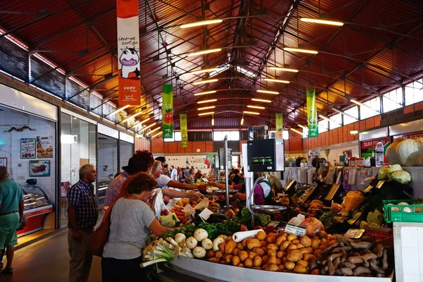 Olhau Portugal June 2017 Shoppers Looking Fresh Produce Sale Indoor — Stock Photo, Image