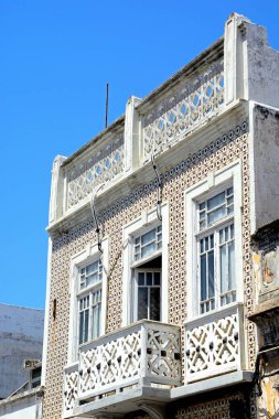 Geleneksel Portekiz yapı eski şehir ile döşeli duvarlar, Olhau, Algarve, Portekiz, Europe.