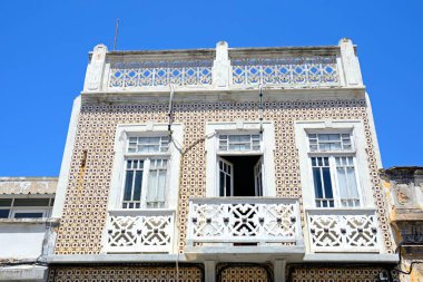 Geleneksel Portekiz yapı eski şehir ile döşeli duvarlar, Olhau, Algarve, Portekiz, Europe.