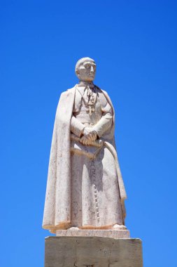 Bishop Francisco Gomes yapmak Avelar heykelinin Praça Largo de Se şehir merkezi, Faro, Algarve, Portekiz, Avrupa.