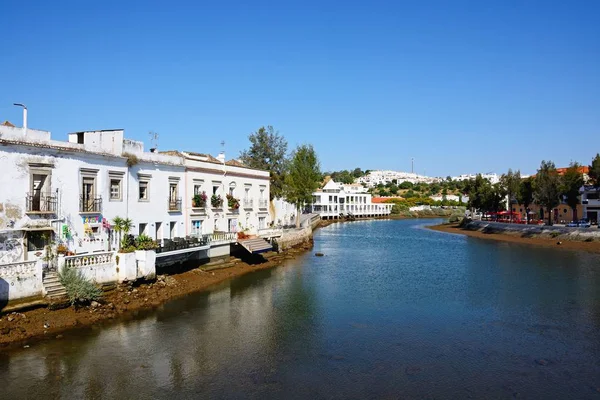 Tavira Portugal Juni 2017 Stadthäuser Ufer Des Flusses Gilao Mit — Stockfoto