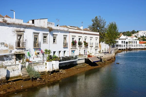 Tavira Portugal Junho 2017 Moradias Beira Mar Longo Margem Rio — Fotografia de Stock