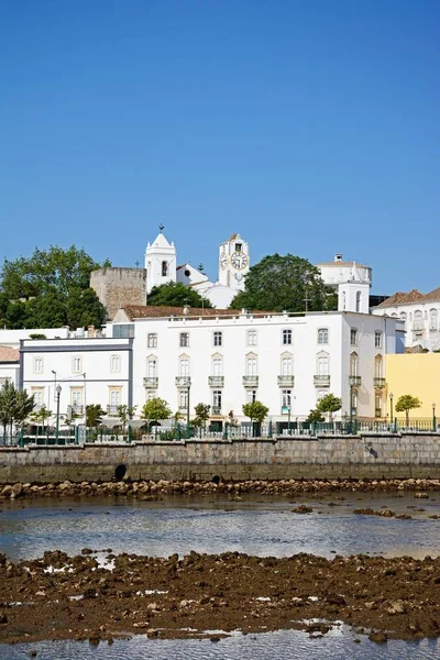 Тавіра Португалія Червня 2017 Місто Будівлі Поряд Riverbank Церквою Тилу — стокове фото