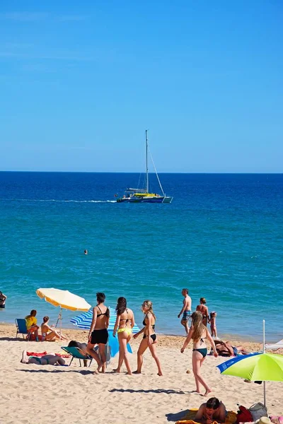 Portimao Portugal Junio 2017 Turistas Relajados Playa Praia Rocha Portimao — Foto de Stock