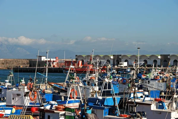 View of boats in the harbour with views towards the Moroccan coastline and mountains, Tarifa, Spain. — Stock Photo, Image