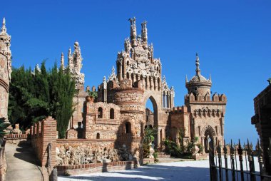 Christopher Columbus, Benalmadena Pueblo, İspanya için bir anıt olan Colomares kale görünümü.